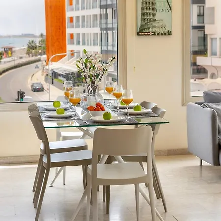Mackenzie Beachfront Eftyhia Apartment