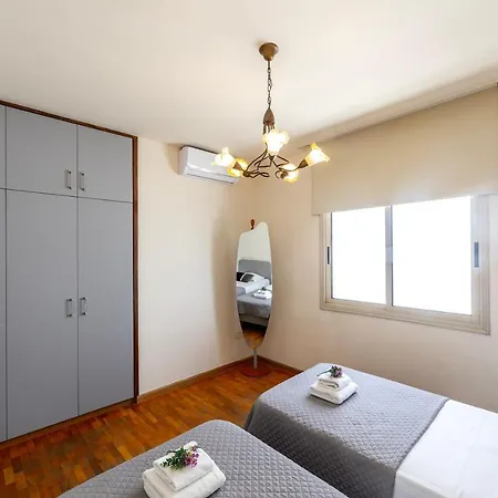 Mackenzie Beachfront Eftyhia Apartment *