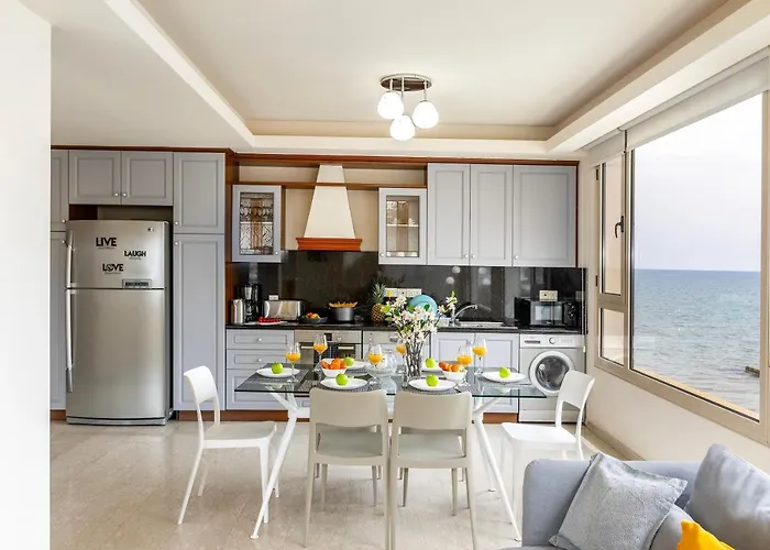 Mackenzie Beachfront Eftyhia Apartman Lárnaka