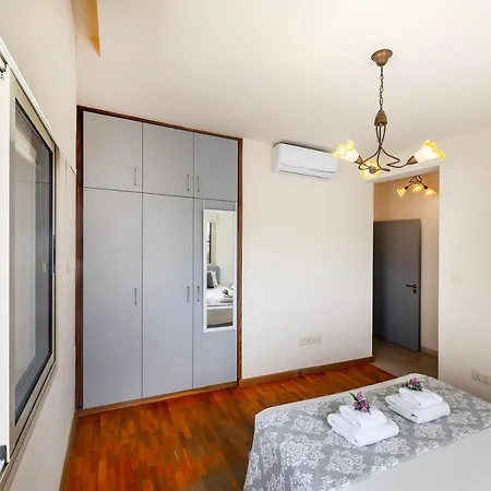 Mackenzie Beachfront Eftyhia *