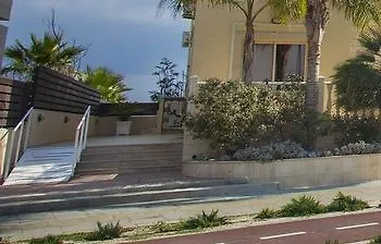 Mackenzie Beachfront Eftyhia Daire