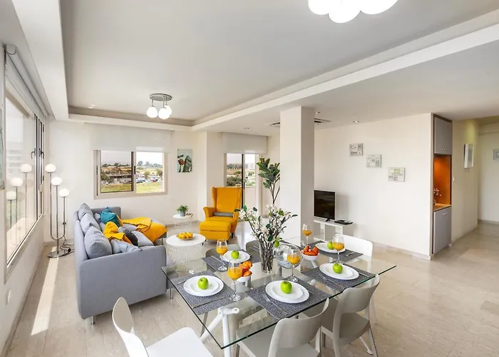 Mackenzie Beachfront Eftyhia アパート ラルナカ