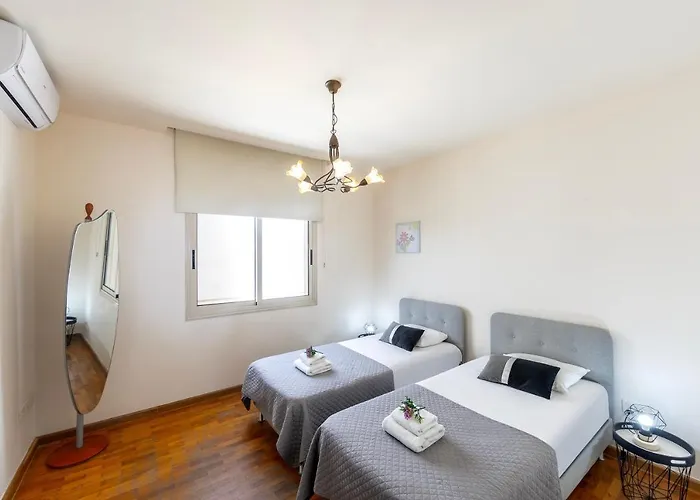 Mackenzie Beachfront Eftyhia Apartment *