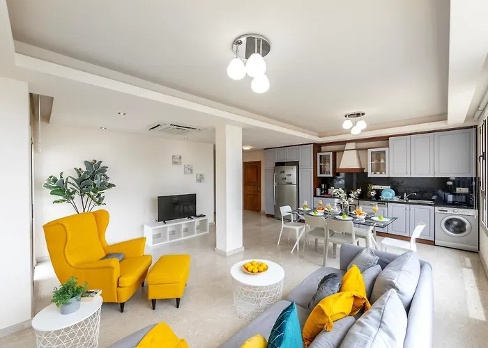 Mackenzie Beachfront Eftyhia アパート *