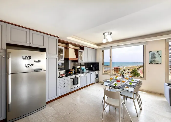 Apartment Mackenzie Beachfront Eftyhia Larnaca