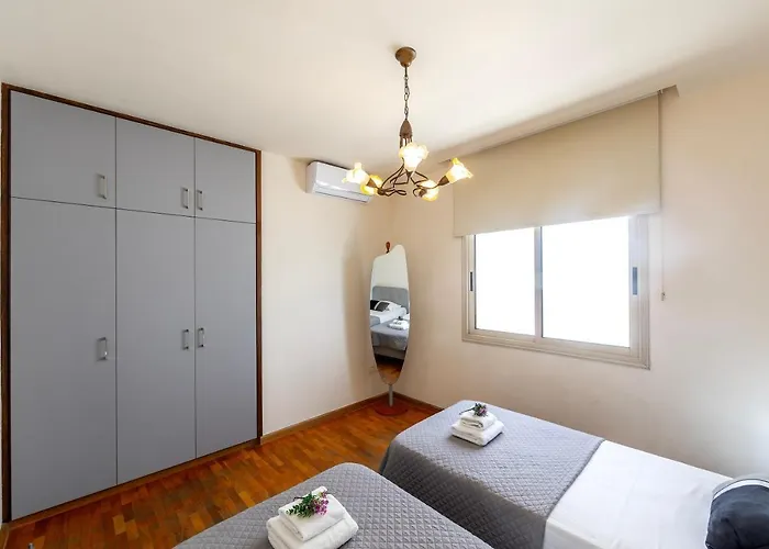 Mackenzie Beachfront Eftyhia Apartment *